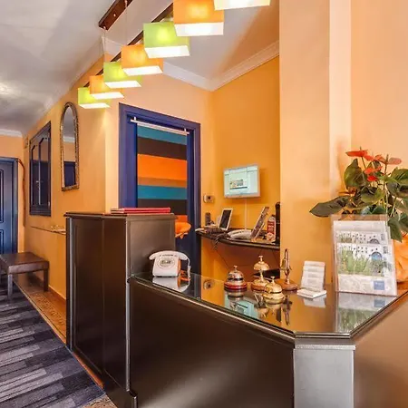 Отель La Plazoleta 2*
